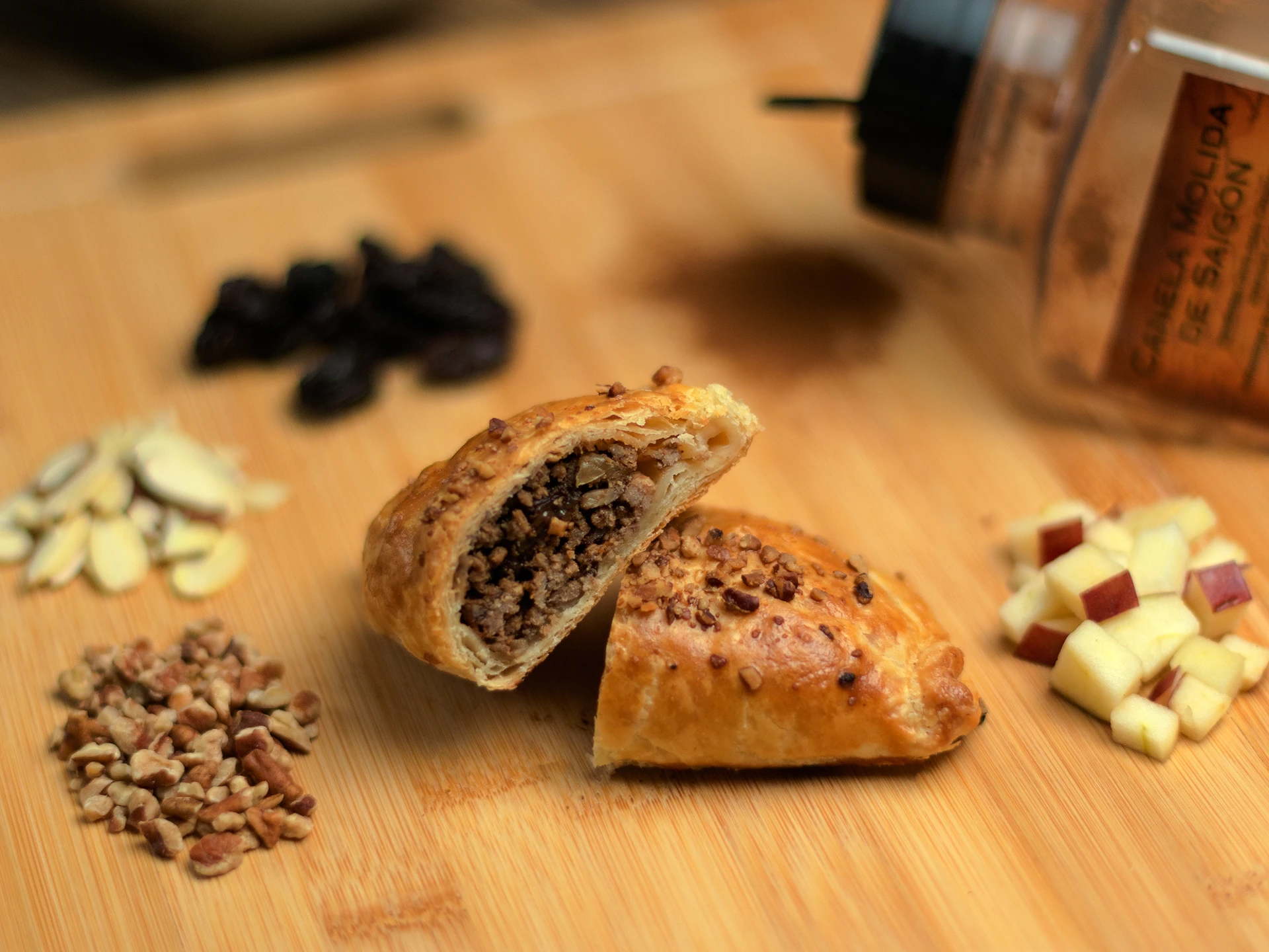 Fotografia de una empanada de hojalde de un negocio local de Chihuahua.
