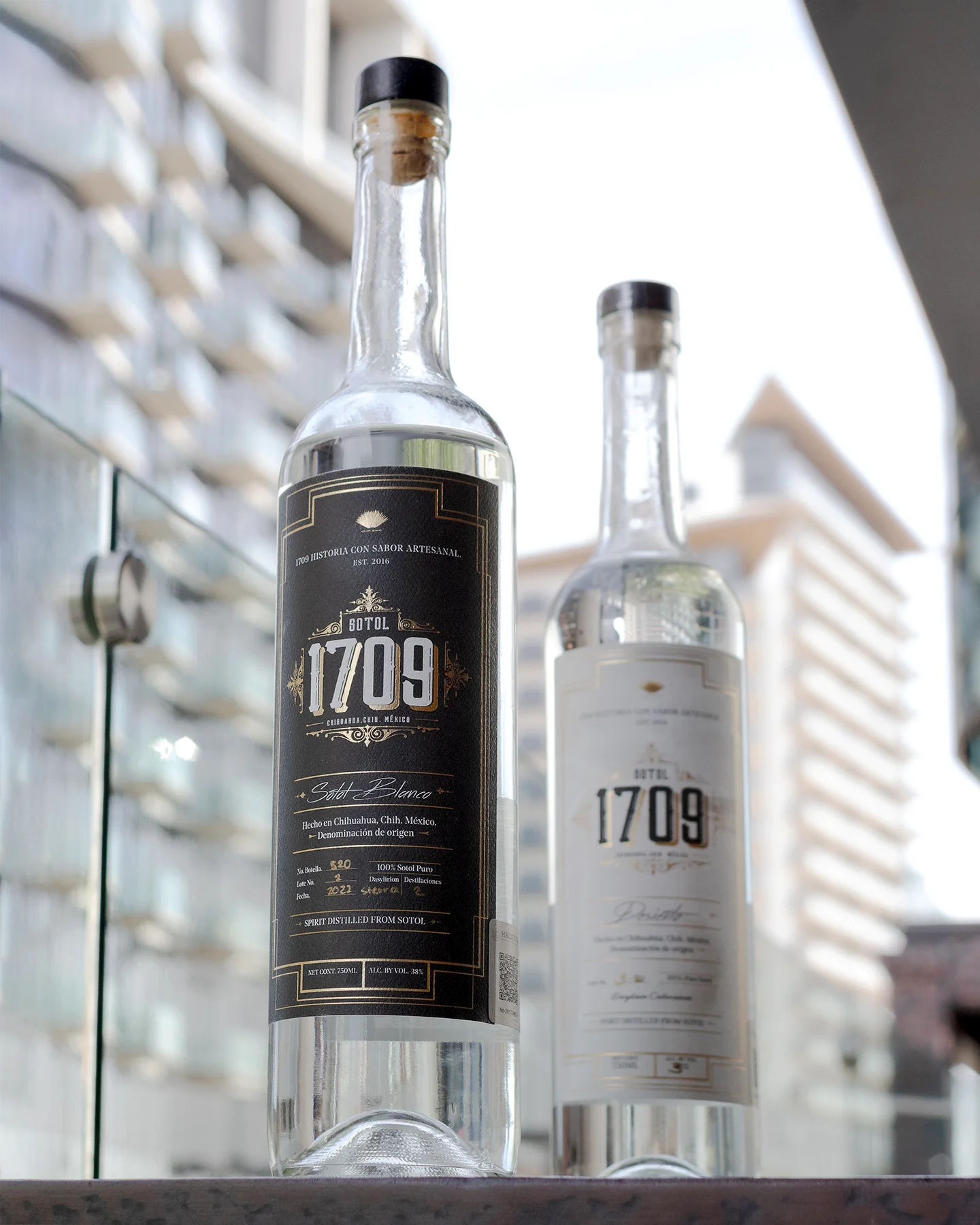 Foto de producto de una marca de Sotol.